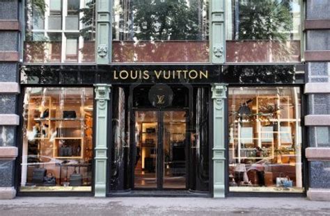 stores that carry louis vuitton.